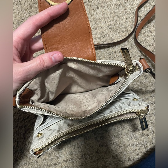 Michael Kors purse - Picture 2 of 5